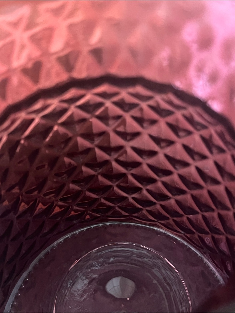 Deep Red Diamond-Texture Glass Vase - Picture 9 of 10